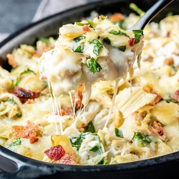 Keto Hähnchen-Artischocken-Dip 2 Ein cremiger Keto Hähnchen-Artischocken-Dip als köstliche Low-Carb Vorspeise
