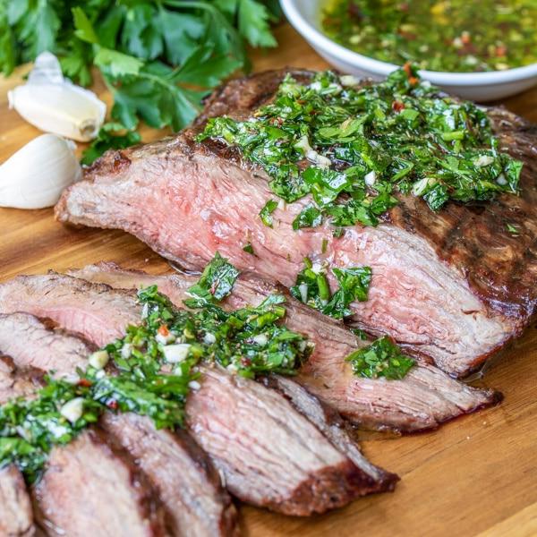Saftiges, zartes Chimichurri Steak vom Grill