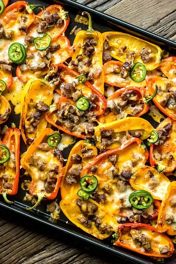 Low-Carb-Nachos zubereitet mit süßen Paprika