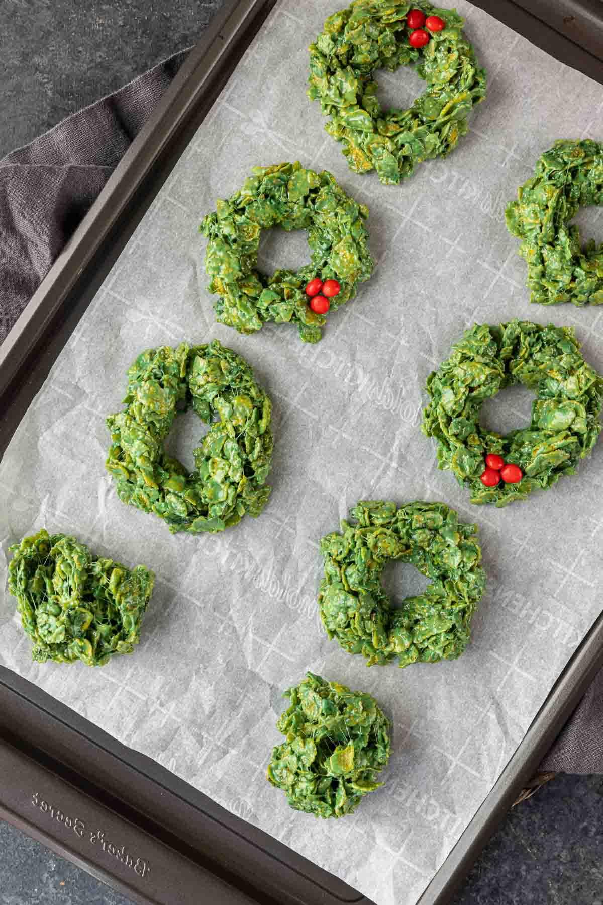 Weihnachtskranzplätzchen 4 Anleitung zur Herstellung von Cornflakes-Weihnachtskränzen