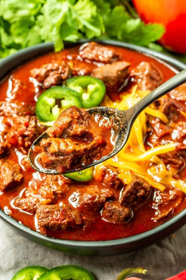 Keto-Chili – Ohne Bohnen oder Tomaten! 5 Keto Chili auf einem Löffel