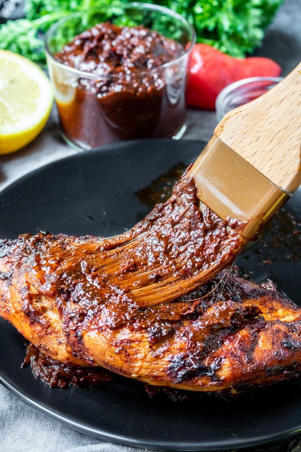 Harissa-Paste 5 Harissa-Paste auf Hähnchen
