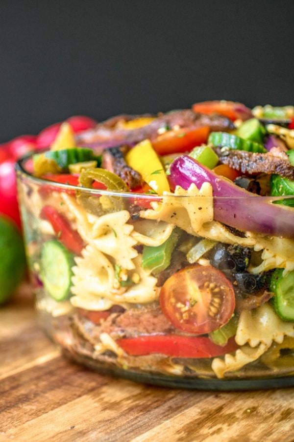 Steak-Fajita-Nudelsalat 6 Glasschale mit Steak Fajita Nudelsalat
