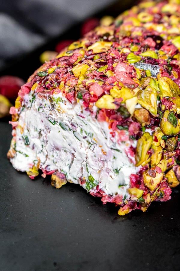 Preiselbeer-Ziegenkäse-Rolle 7 Mit Pistazien umhüllter Ziegenkäse-Log