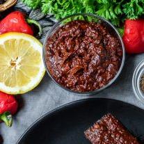 Harissa-Paste 7 Harissa-Paste in einem Becher