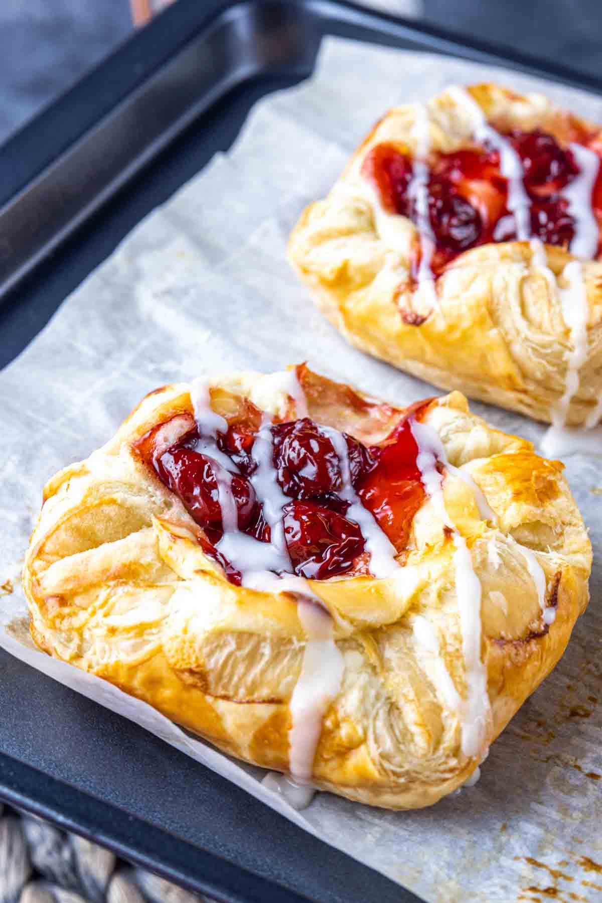 Einfacher Kirschplunder mit Frischkäse 10 Kirsch-Dänisch mit Glasur-Drizzle