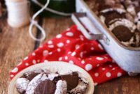 Peppermint Fudge-Filled Crinkles