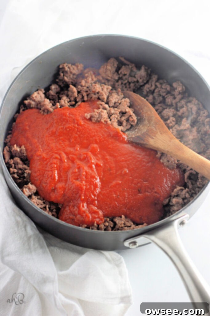 Quick Spaghetti Bread 6 Spaghetti sauce is added to the ground beef.