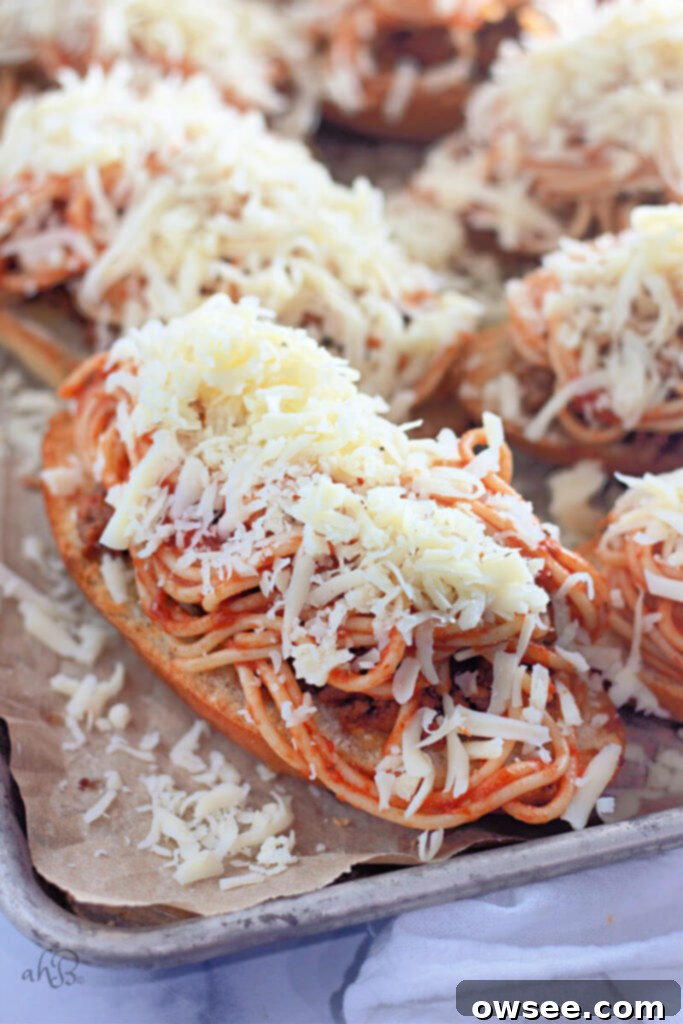 Quick Spaghetti Bread 8 To assemble the spaghetti bread, meat sauce, spaghetti and then cheese are added to each roll.