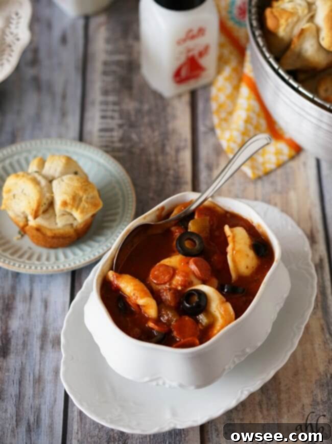 Your favorite pizza flavors and toppings are all together in this hearty and cheesy pepperoni pizza soup! Recipe on www.accidentalhappybaker.com @AHBamy
