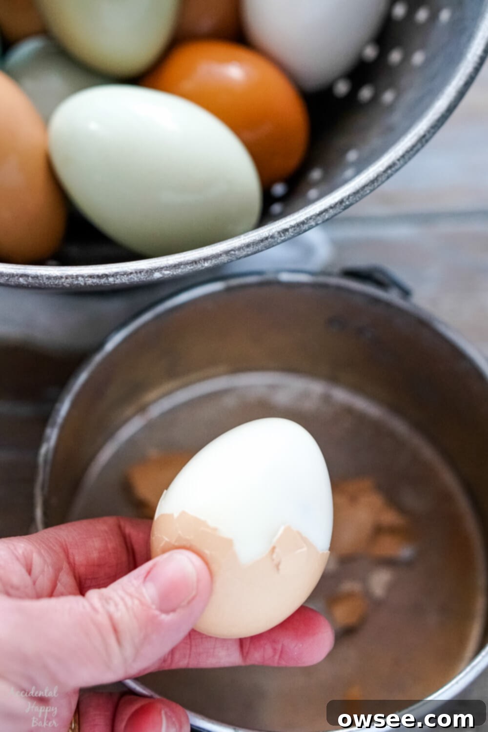 Achieve Perfect Hard Boiled Eggs Every Time 10 Peeling a hard boiled egg